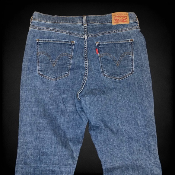 Levi’s Classic Boot Cut Blue Denim Jeans - Picture 6 of 6